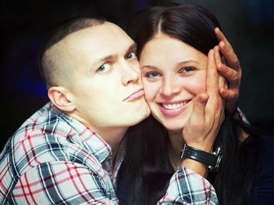 Усик привітав красуню-дружину з днем народження в образі гопника з 1990-х