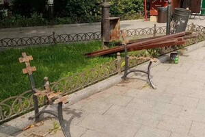 Вырвали 40 кустов роз, разбили фонтан и не только:  КАК "ПОГУЛЯЛИ" ОДЕССКИЕ ВАНДАЛЫ