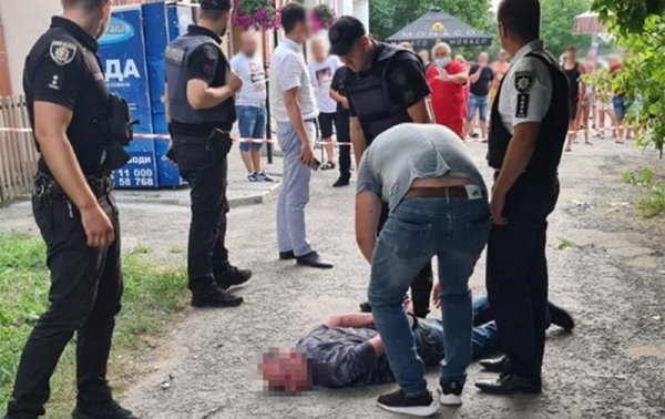В Каменце-Подольском  на улице прогремел взрыв: шестеро пострадавших