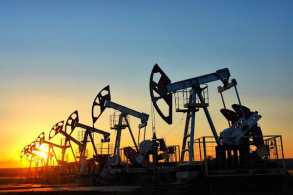 
Нефть стремительно дорожает из-за урагана: Мексиканский залив сворачивает добычу
