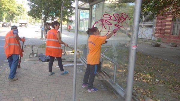Маргиналы испачкали остановки в центре и на Пересыпи