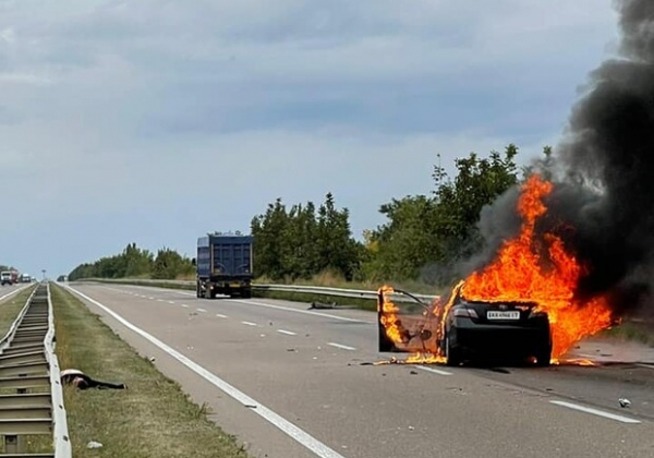 На трассе Одесса-Киев после ДТП загорелось авто: погиб человек
