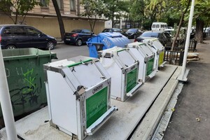 Подземные рядом с наземными: на Гоголя установили новые мусорки, а старые не убрали