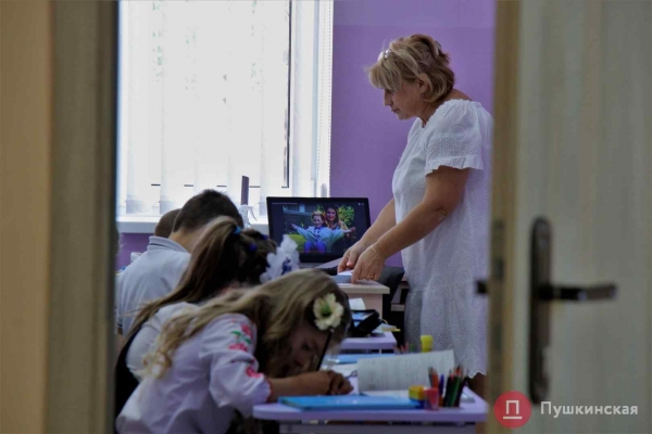 На окраине Одессы открыли школу, деньги на капремонт которой дали европейцы. Фото