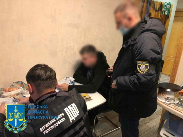 В Одессе двух копов подозревают в лишении свободы туристов ради большой суммы денег