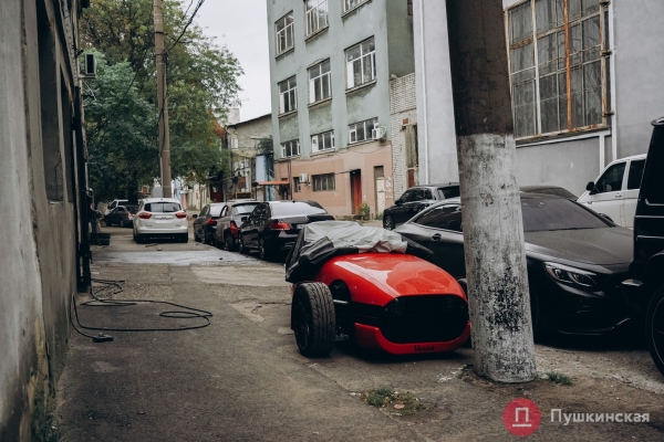 Нетуристическая Одесса, часть 2: смесь старого города и промзоны на Сахалинчике. Фоторепортаж