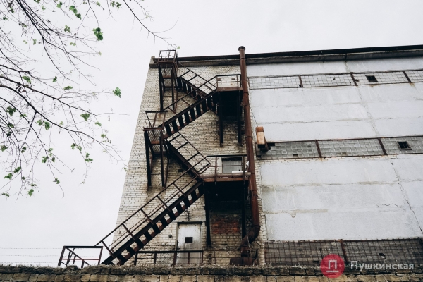 Нетуристическая Одесса, часть 2: смесь старого города и промзоны на Сахалинчике. Фоторепортаж