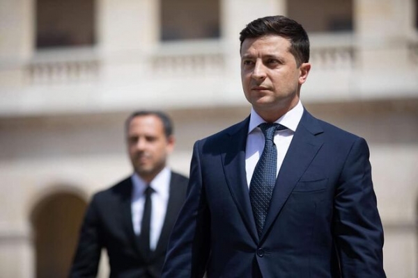 
Зеленский впервые возглавил антирейтинг политиков: граждане не согласны больше терпеть провалы власти и преследование Медведчука, – политтехнолог
