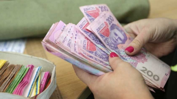В Украине учителя и студенты будут получать больше: насколько вырастут выплаты
