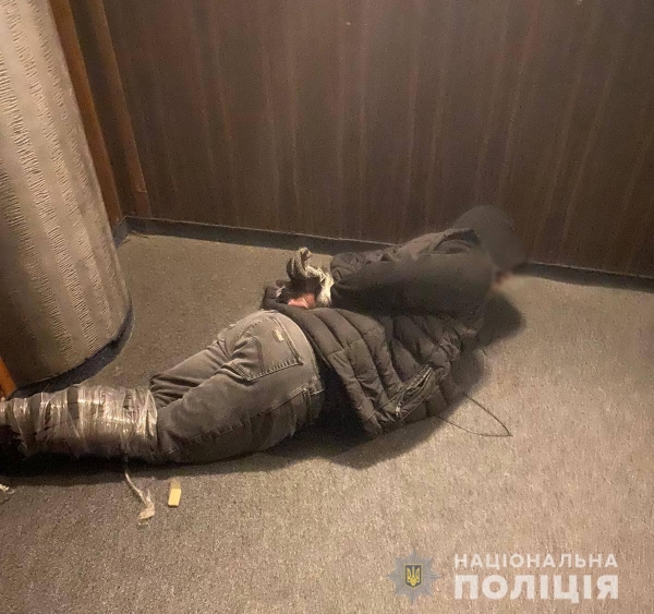 В бильярдном клубе на Посмитного произошла стрельба: один человек погиб. Фото