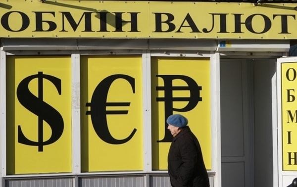 Гривна продолжает падение: что будет с курсом во второй половине января