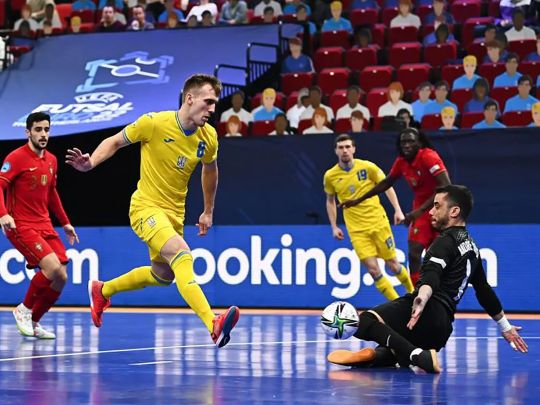 Україна дала бій чемпіонам світу та пробилася до плей-оф футзального Євро-2022: відеоогляд матчу