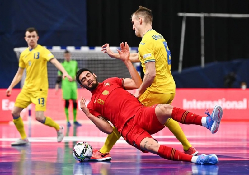 Україна дала бій чемпіонам світу та пробилася до плей-оф футзального Євро-2022: відеоогляд матчу