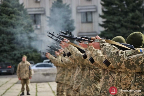 В Одессе депутаты собрались на внеочередную сессию, чтобы выделить деньги на тероборону
