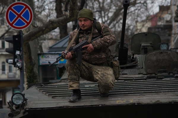 Боевая сталь на страже Одессы: военные сделали необычный фоторепортаж из центральной части города