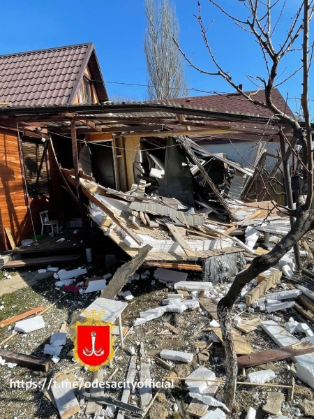 Окупанти обстріляли Одесу із корабельної артилерії: постраждали кілька будинків. Фото, відео