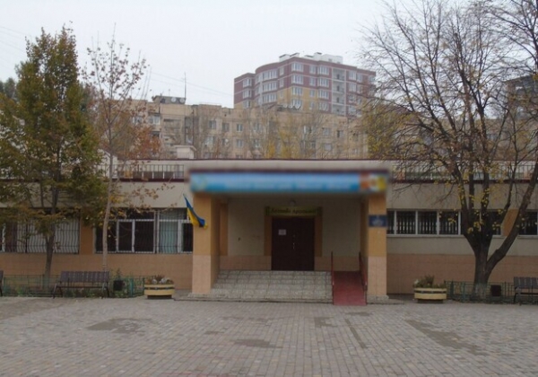 В Одессе чиновник "отмыл" на ремонте школы два миллиона 