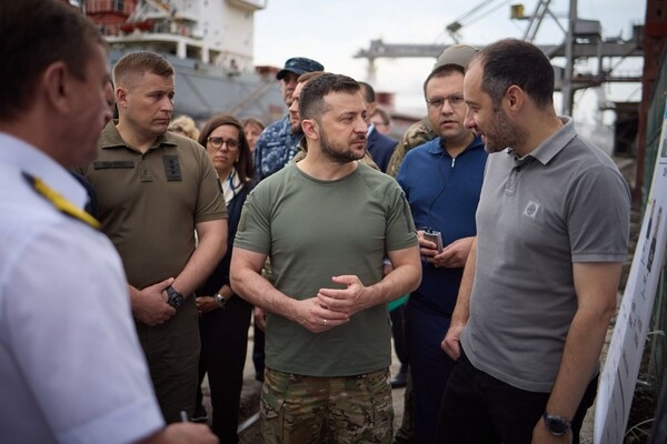 Зеленский посетил Одессу перед стартом "зернового коридора"