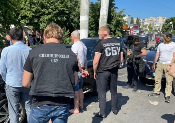 "Выбивали" деньги у заключенных СИЗО: в Одессе разоблачили преступную группировку