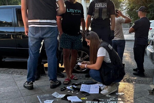 В Одессе руководитель общественной организации помогал уклонистам за 8000 долларов