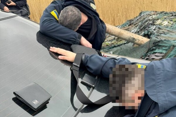 Инспектор Одесской таможни наживался на вывозе из Украины наличных денег: какое наказание ему грозит