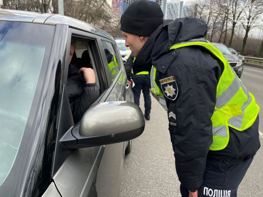 Зупинка на вимогу поліцейського: як водієві не отримати штраф «на рівному місці»