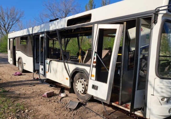 Россия ударила дроном-камикадзе по автобусу в Марганце: 9 погибших, 43 раненых