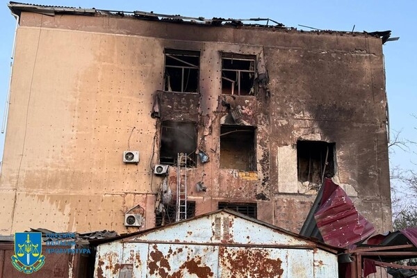 Получил повреждения дом, пострадала женщина: последствия ночной атаки БпЛА на Одесский район