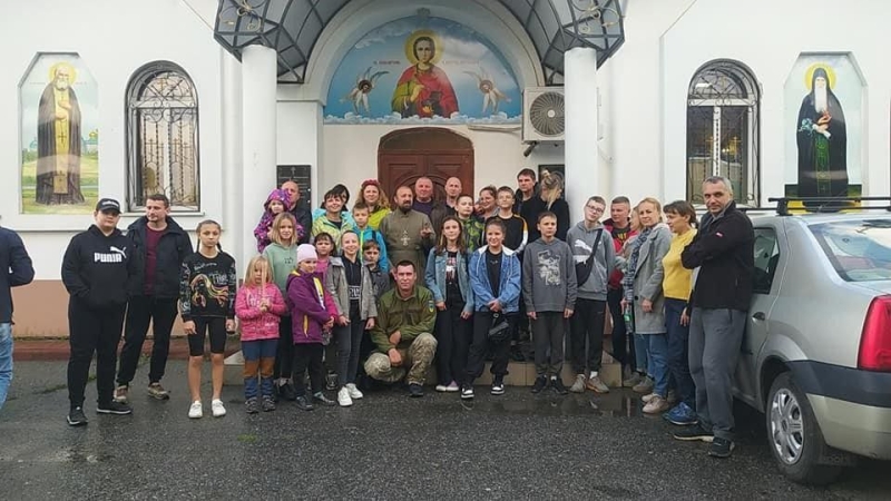 Дорогі джипи й пікапи замість нової церкви: священник з Полтавщини став військовим волонтером