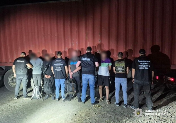 10 500 долларов за выезд в фуре с дровами: в Одессе задержали организаторов побега военнообязанных в Молдову