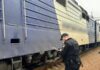 Лежал на путях: в Одессе поезд наехал на мужчину
