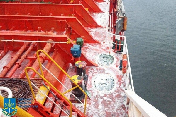 Старпома иностранного судна подозревают в загрязнении моря в Одесской области пальмовым маслом