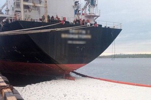 Старпома иностранного судна подозревают в загрязнении моря в Одесской области пальмовым маслом