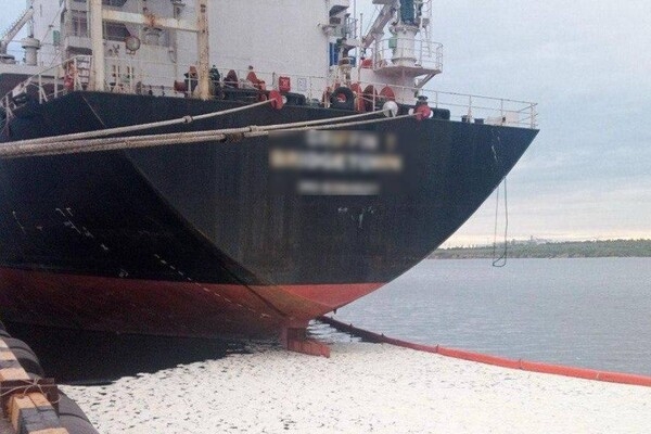 Старпома иностранного судна подозревают в загрязнении моря в Одесской области пальмовым маслом
